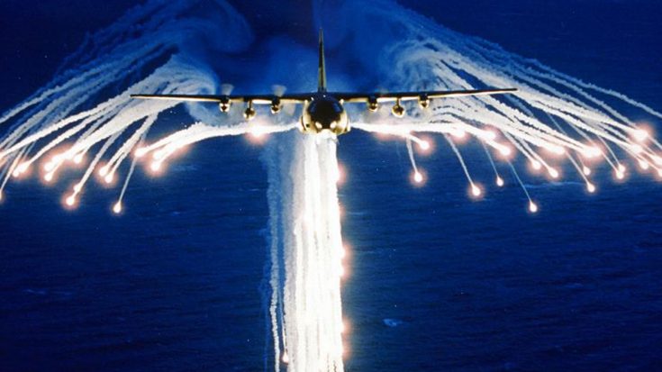 De Angel of Death is het dikste fonkelende AC 130 vliegtuig ooit - FHM