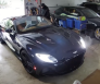 Man wordt ruw overvallen van Aston Martin in eigen garage
