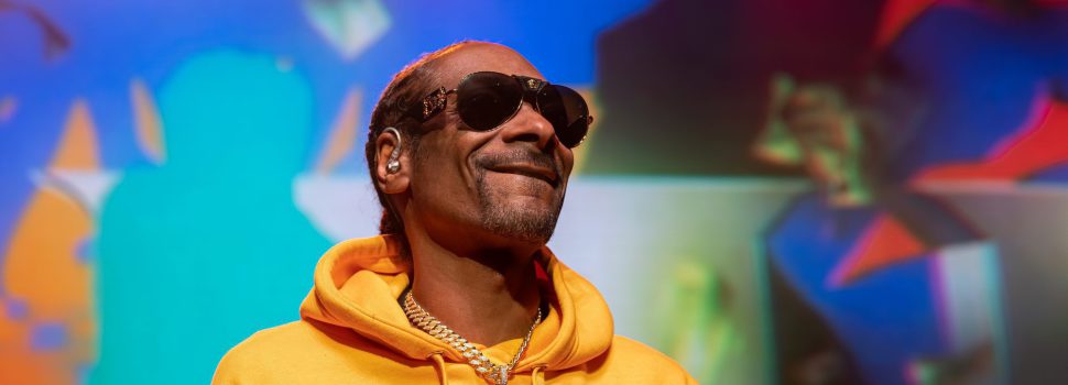 Snoop Dogg blijkt ware marketing koning en houdt de hele wereld voor de gek