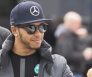 Lewis Hamilton verrast en maakt in 2025 de pikante overstap naar Ferrari, internet reageert